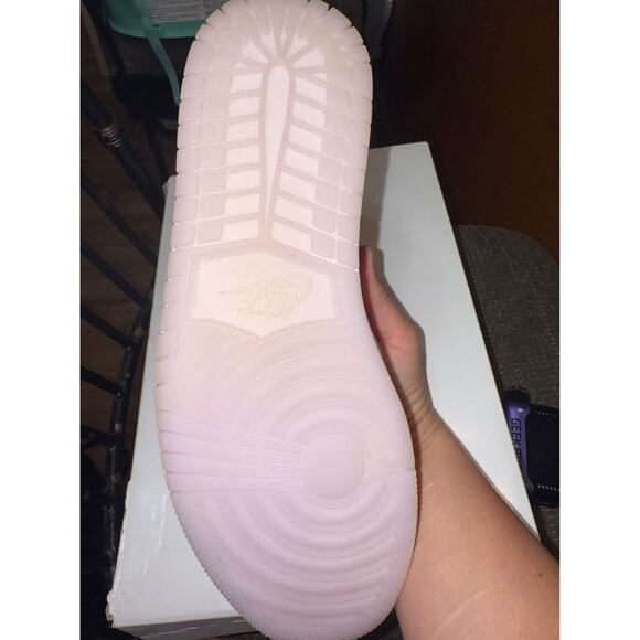 NIB woman’s size 11 Air Jordan 1 Mid SE - Picture 5 of 7